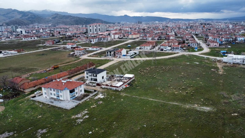 AFYON ÜÇOK EMLAKTAN KARŞIYAKA MAH SATILIK 449M² ARSA 