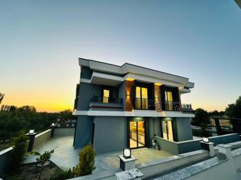 DİDİM HİSAR MAHALLESİ’NDE 3+1 • 140m² NET • 3 BANYO • TERASLI & PERGULELİ • İSKANLI SATILIK MODERN VİLLA! 