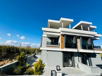 DİDİM HİSAR MAHALLESİ’NDE 3+1 • 140m² NET • 3 BANYO • TERASLI & PERGULELİ • İSKANLI SATILIK MODERN VİLLA! 
