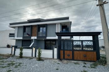 DİDİM HİSAR MAHALLESİ’NDE 3+1 • EBEVEYN BANYOLU • HAVUZLU • OTOPARKLI • 140m² NET SATILIK MODERN VİLLA!