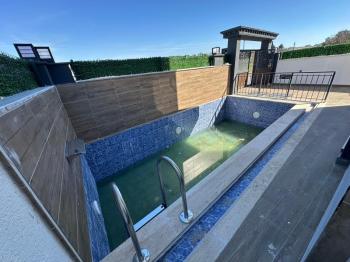 DİDİM HİSAR MAHALLESİ’NDE 3+1 • HAVUZLU • OTOPARKLI • FULL EŞYALI • PANJURLU • BİTİŞİK NİZAM SATILIK MODERN VİLLA!