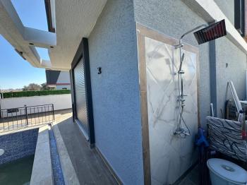 DİDİM HİSAR MAHALLESİ’NDE 3+1 • HAVUZLU • OTOPARKLI • FULL EŞYALI • PANJURLU • BİTİŞİK NİZAM SATILIK MODERN VİLLA!