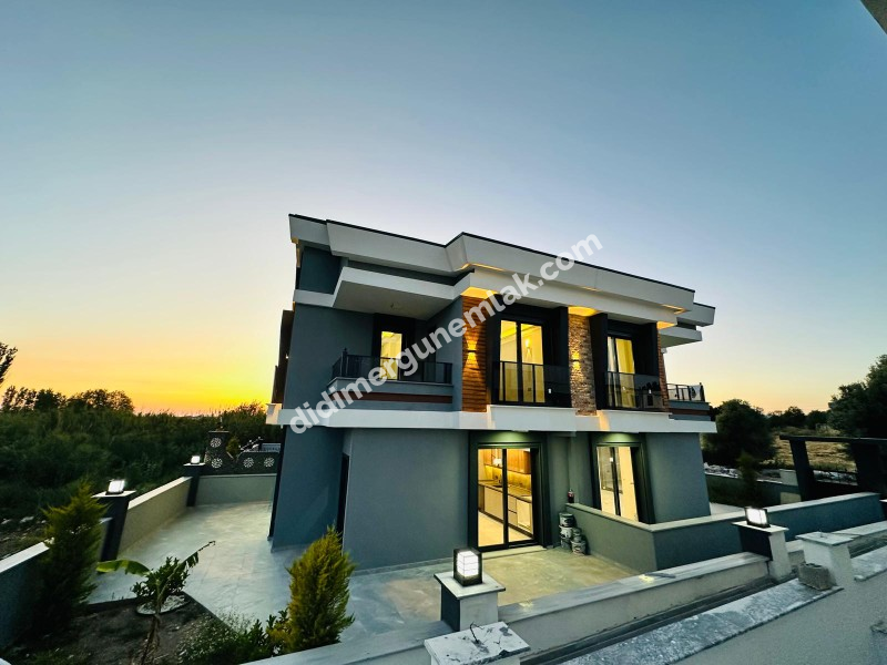 DİDİM HİSAR MAHALLESİ’NDE 3+1 • 140m² NET • 3 BANYO • TERASLI & PERGULELİ • İSKANLI SATILIK MODERN VİLLA! 