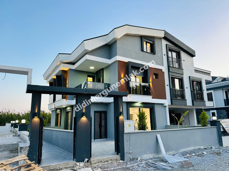 DİDİM HİSAR MAHALLESİ’NDE 3+1 • 140m² NET • 3 BANYO • TERASLI & PERGULELİ • İSKANLI SATILIK MODERN VİLLA! 