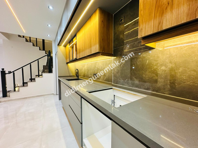 DİDİM HİSAR MAHALLESİ’NDE 3+1 • 140m² NET • 3 BANYO • TERASLI & PERGULELİ • İSKANLI SATILIK MODERN VİLLA! 