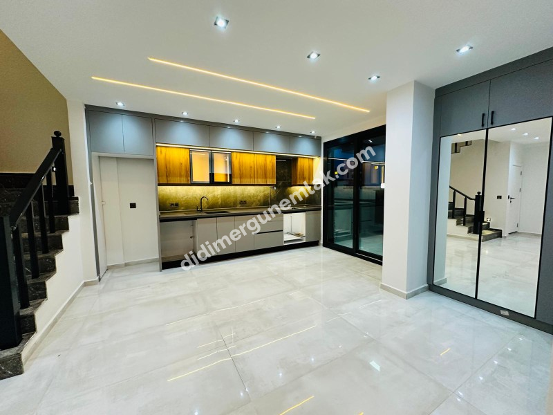 DİDİM HİSAR MAHALLESİ’NDE 3+1 • 140m² NET • 3 BANYO • TERASLI & PERGULELİ • İSKANLI SATILIK MODERN VİLLA! 