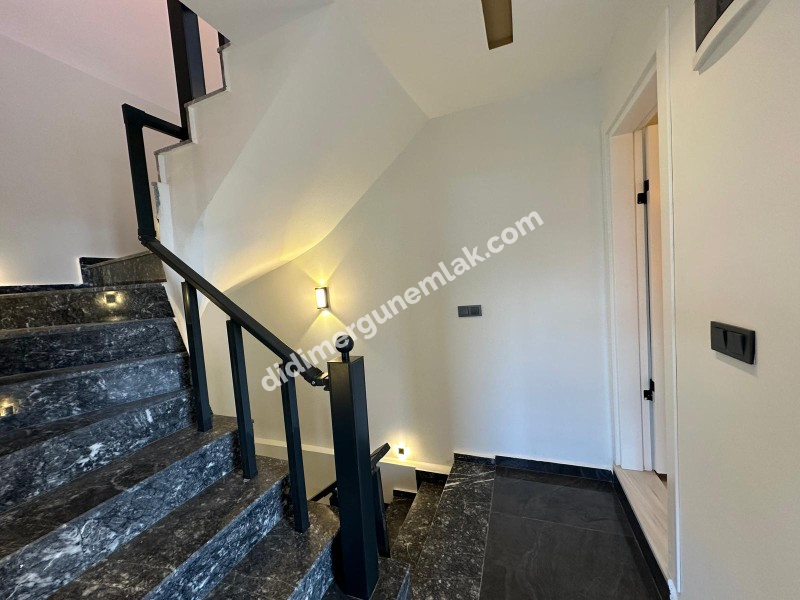 DİDİM HİSAR MAHALLESİ’NDE 3+1 • EBEVEYN BANYOLU • HAVUZLU • OTOPARKLI • 140m² NET SATILIK MODERN VİLLA!