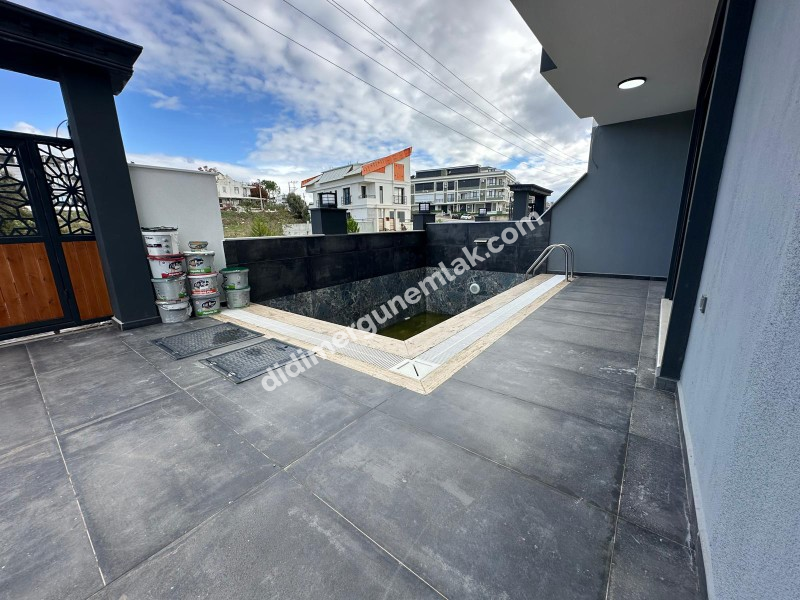DİDİM HİSAR MAHALLESİ’NDE 3+1 • EBEVEYN BANYOLU • HAVUZLU • OTOPARKLI • 140m² NET SATILIK MODERN VİLLA!