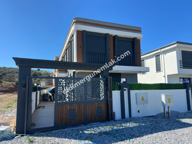 DİDİM HİSAR MAHALLESİ’NDE 3+1 • HAVUZLU • OTOPARKLI • FULL EŞYALI • PANJURLU • BİTİŞİK NİZAM SATILIK MODERN VİLLA!