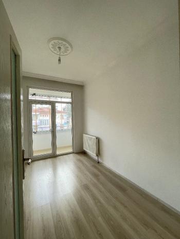 Güvenay - Çorum Adil Can Demir Parkı Altı 3+1 Bakımlı Daire
