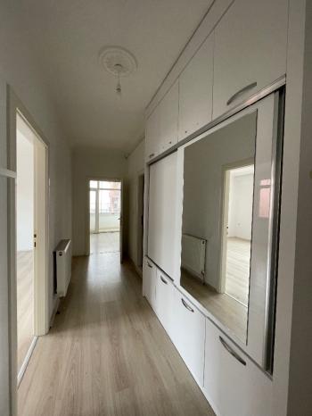 Güvenay - Çorum Adil Can Demir Parkı Altı 3+1 Bakımlı Daire