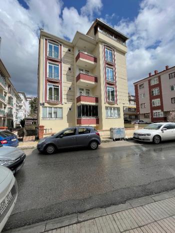 Güvenay - Çorum Adil Can Demir Parkı Altı 3+1 Bakımlı Daire