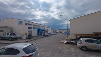 LEFKOŞA SANAYI'DA AYLIK ÖDEMELİ  KİRALIK  İŞ YERİ 
