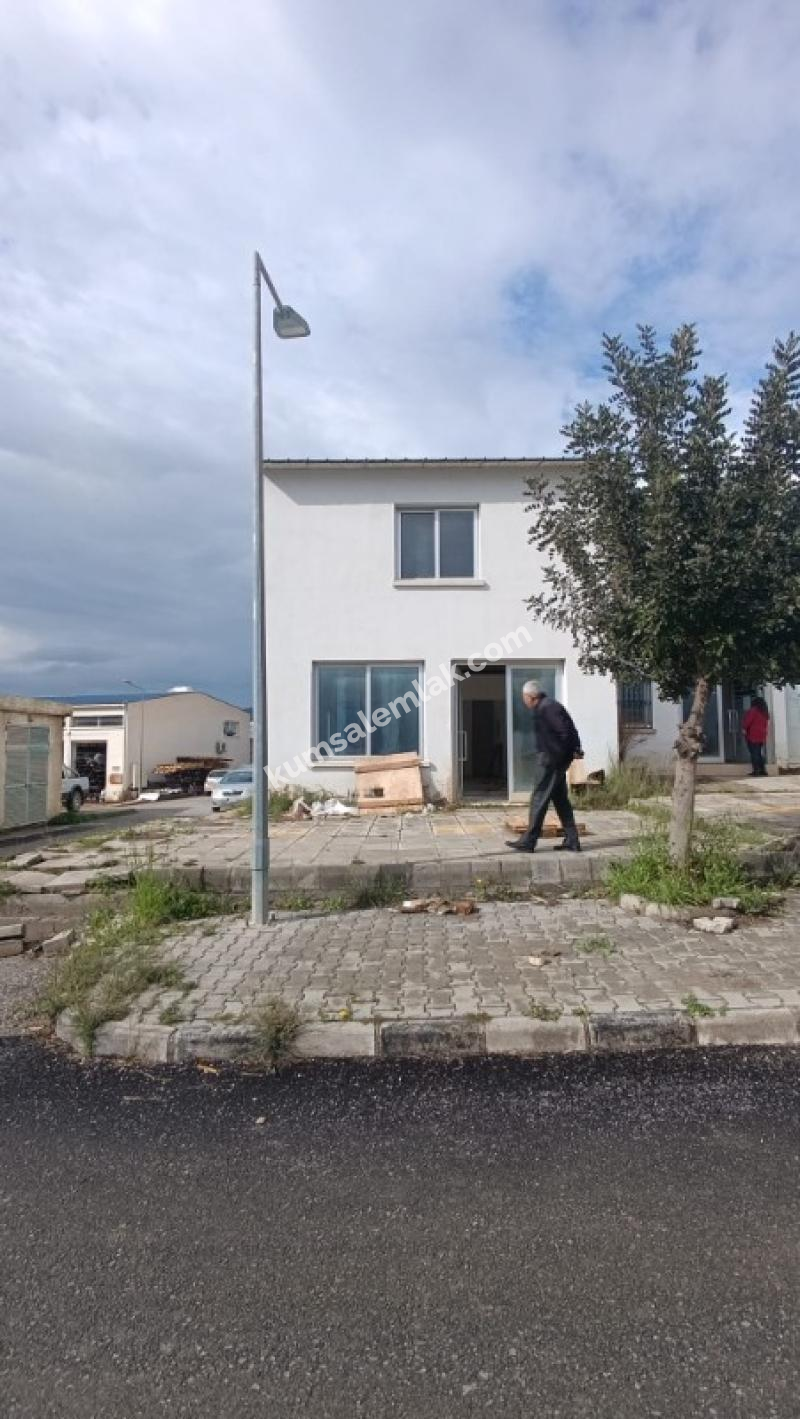 LEFKOŞA SANAYI'DA AYLIK ÖDEMELİ  KİRALIK  İŞ YERİ 