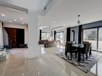 KKTC Girne Edremit Bölgesinde Dağ ve Deniz Manzaralı Satılık 3+1 Villa 