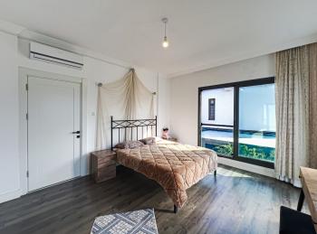 KKTC Girne Edremit Bölgesinde Dağ ve Deniz Manzaralı Satılık 3+1 Villa 