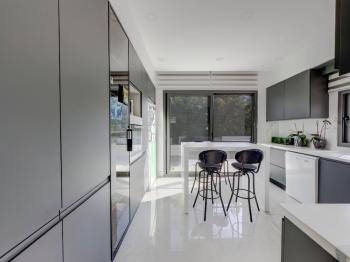 KKTC Girne Edremit Bölgesinde Dağ ve Deniz Manzaralı Satılık 3+1 Villa 