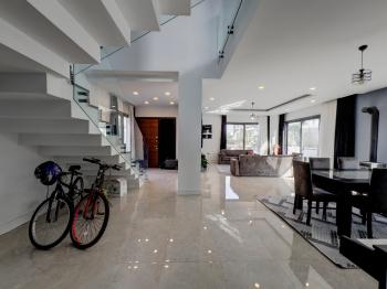 KKTC Girne Edremit Bölgesinde Dağ ve Deniz Manzaralı Satılık 3+1 Villa 