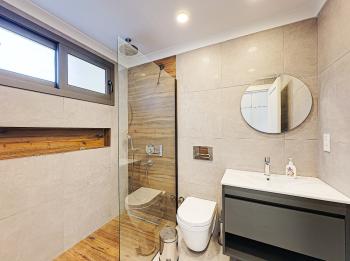 KKTC Girne Edremit Bölgesinde Dağ ve Deniz Manzaralı Satılık 3+1 Villa 