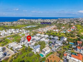 KKTC Girne Edremit Bölgesinde Dağ ve Deniz Manzaralı Satılık 3+1 Villa 