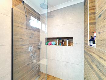 KKTC Girne Edremit Bölgesinde Dağ ve Deniz Manzaralı Satılık 3+1 Villa 