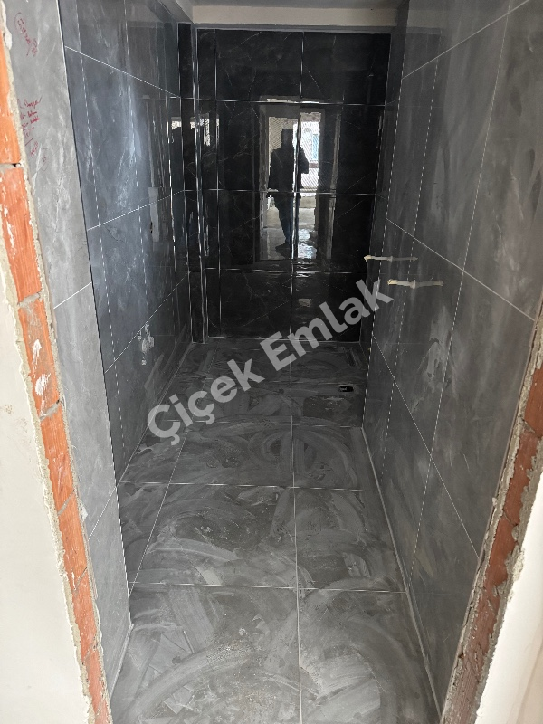 Çırçır'da Arakat 2+1 Balkonlu Sıfır Satılık Daire