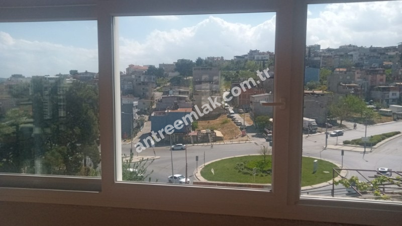 Antre Emlak'tan Kiralık Şehit Fethi Bey Okulu Yanı Cadde Üstü 2+1,100 M2 Bakımlı Ferah Daire