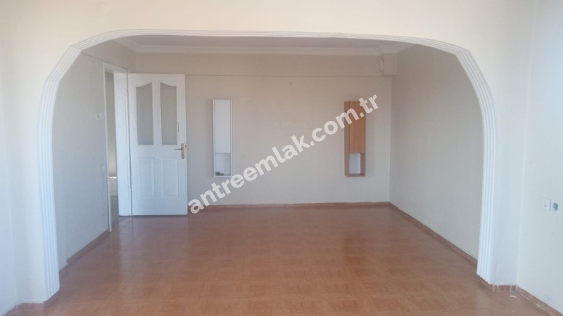 Antre Emlak'tan Kiralık Şehit Fethi Bey Okulu Yanı Cadde Üstü 2+1,100 M2 Bakımlı Ferah Daire