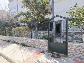 DİDİM ÇAMLIK MAHALLESİ’NDE CUMA PAZARI YANI SOKAKTA, FULL EŞYALI – MODERN DİZAYNLI – KAPALI GENİŞ BALKONLU 2+1 SATILIK FIRSAT DAİRE!