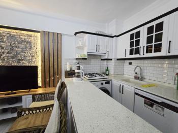 DİDİM ÇAMLIK MAHALLESİ’NDE CUMA PAZARI YANI SOKAKTA, FULL EŞYALI – MODERN DİZAYNLI – KAPALI GENİŞ BALKONLU 2+1 SATILIK FIRSAT DAİRE!
