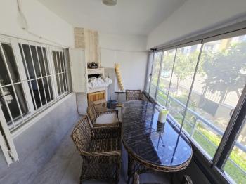 DİDİM ÇAMLIK MAHALLESİ’NDE CUMA PAZARI YANI SOKAKTA, FULL EŞYALI – MODERN DİZAYNLI – KAPALI GENİŞ BALKONLU 2+1 SATILIK FIRSAT DAİRE!