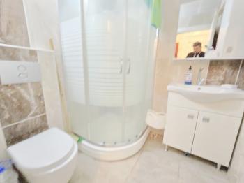 DİDİM ÇAMLIK MAHALLESİ’NDE CUMA PAZARI YANI SOKAKTA, FULL EŞYALI – MODERN DİZAYNLI – KAPALI GENİŞ BALKONLU 2+1 SATILIK FIRSAT DAİRE!