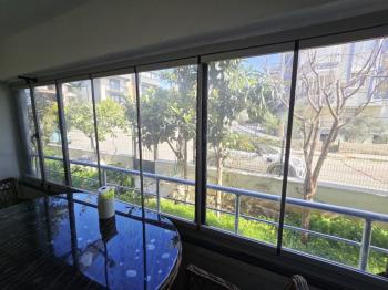 DİDİM ÇAMLIK MAHALLESİ’NDE CUMA PAZARI YANI SOKAKTA, FULL EŞYALI – MODERN DİZAYNLI – KAPALI GENİŞ BALKONLU 2+1 SATILIK FIRSAT DAİRE!