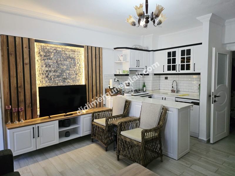 DİDİM ÇAMLIK MAHALLESİ’NDE CUMA PAZARI YANI SOKAKTA, FULL EŞYALI – MODERN DİZAYNLI – KAPALI GENİŞ BALKONLU 2+1 SATILIK FIRSAT DAİRE!