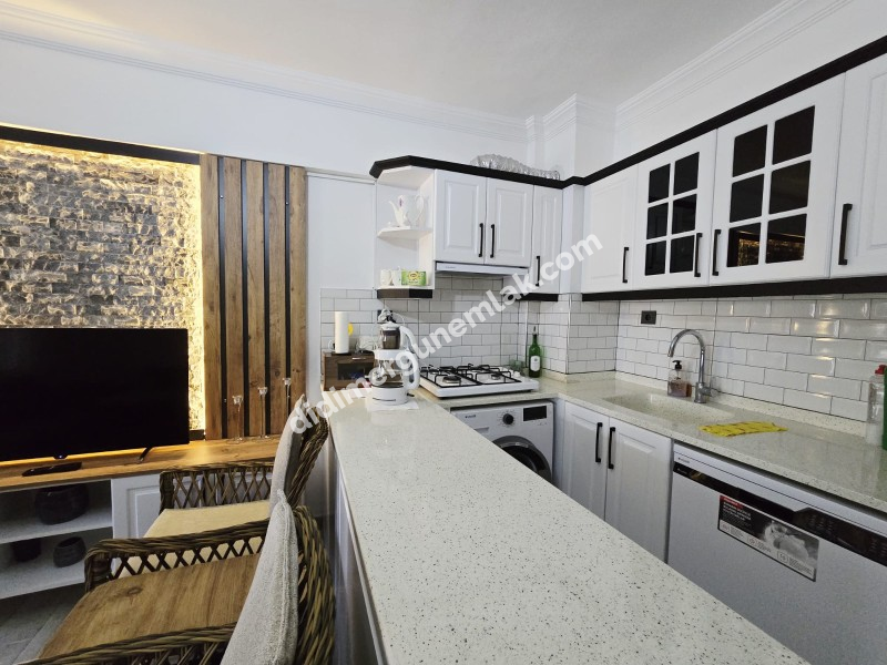 DİDİM ÇAMLIK MAHALLESİ’NDE CUMA PAZARI YANI SOKAKTA, FULL EŞYALI – MODERN DİZAYNLI – KAPALI GENİŞ BALKONLU 2+1 SATILIK FIRSAT DAİRE!
