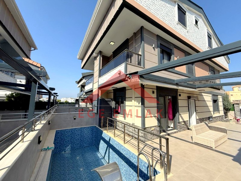 Didim'de Satılık 4+1 Ayrı Mutfaklı Villa