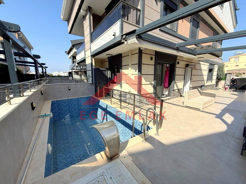Didim'de Satılık 4+1 Ayrı Mutfaklı Villa