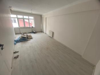 GÜVENAY - ÇORUM ÇÖPLÜ MAH. OSMANCIK CADDESİ ÜZERİ SATILIK 2+1 DAİRE