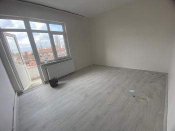 GÜVENAY - ÇORUM ÇÖPLÜ MAH. OSMANCIK CADDESİ ÜZERİ SATILIK 2+1 DAİRE
