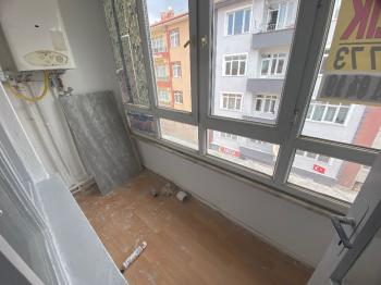 GÜVENAY - ÇORUM ÇÖPLÜ MAH. OSMANCIK CADDESİ ÜZERİ SATILIK 2+1 DAİRE