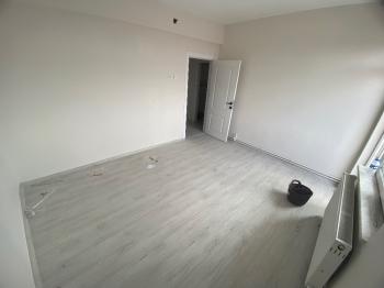 GÜVENAY - ÇORUM ÇÖPLÜ MAH. OSMANCIK CADDESİ ÜZERİ SATILIK 2+1 DAİRE