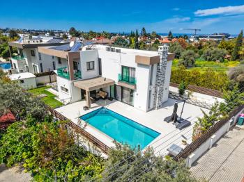 Kıbrıs Girne Ozanköy Bölgesinde Satılık 4 Yatak Odalı Villa