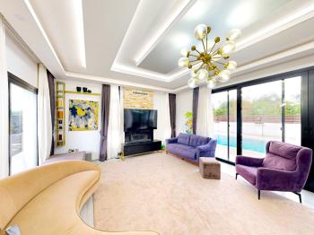 Kıbrıs Girne Ozanköy Bölgesinde Satılık 4 Yatak Odalı Villa