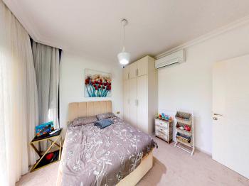 Kıbrıs Girne Ozanköy Bölgesinde Satılık 4 Yatak Odalı Villa