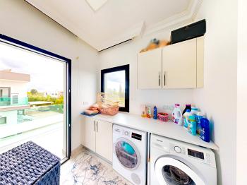 Kıbrıs Girne Ozanköy Bölgesinde Satılık 4 Yatak Odalı Villa