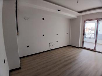 GÜVENAY - ÇORUM BAHÇELİEVLER MAH.SALİM AKAYDIN OKULU CİVARI SATILIK LÜKS DAİRE 3+1