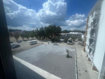 Küçük Kaymaklıda Terminal ve Okullar Yoluna Yürüme Mesafesinde Ensüit 3+1 satılık Daire