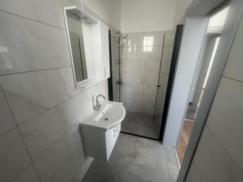 Küçük Kaymaklıda Terminal ve Okullar Yoluna Yürüme Mesafesinde Ensüit 3+1 satılık Daire