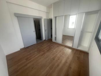 Küçük Kaymaklıda Terminal ve Okullar Yoluna Yürüme Mesafesinde Ensüit 3+1 satılık Daire