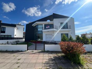 GİRNE BOĞAZDA  EŞYALI SATILIK MÜSTAKİL EV 